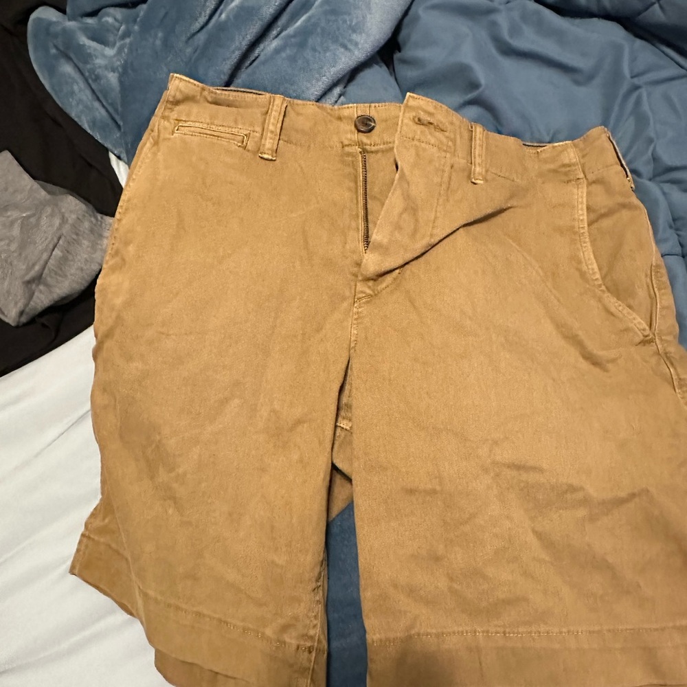 american eagle khaki shortss. barely worn. size 30 waist